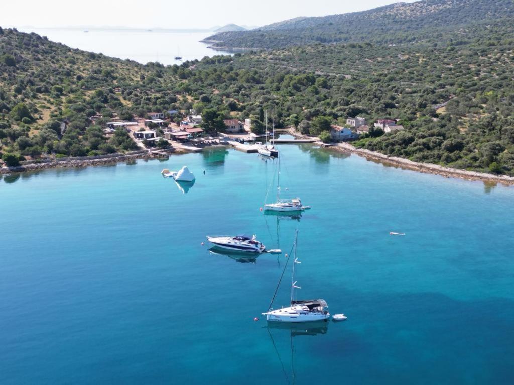 Beach House Hela: Kornati Island Retreat with Pool and Transport Pristanisce Exterior photo